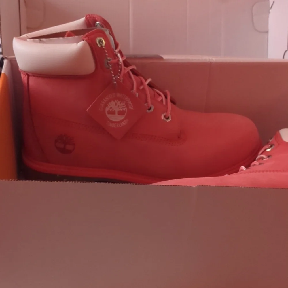 Pink Timberlands - Picture 2 of 4